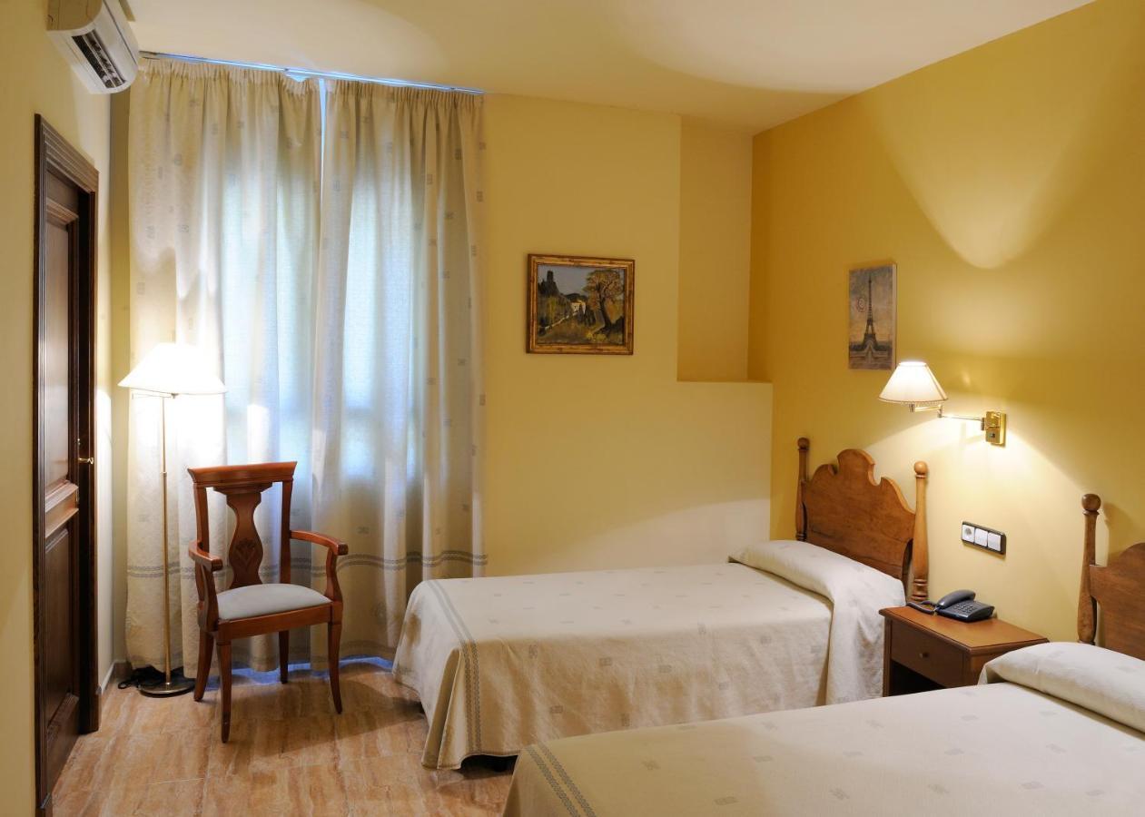 Hotel El Oasis Carchel Pokoj fotografie