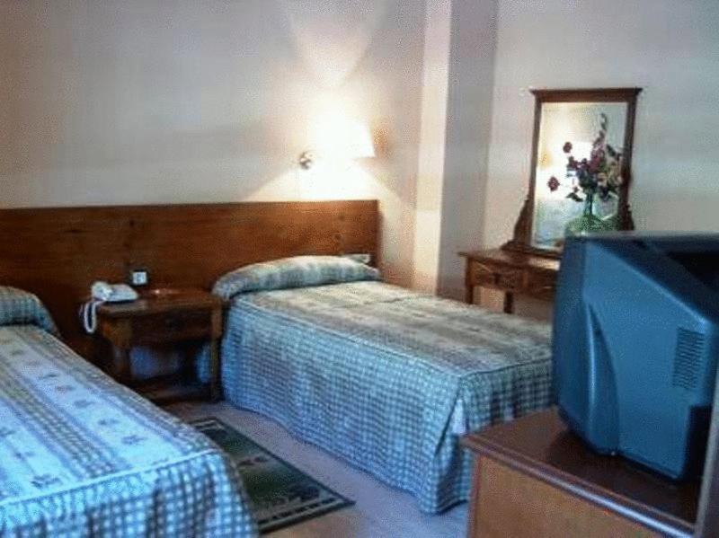 Hotel El Oasis Carchel Pokoj fotografie